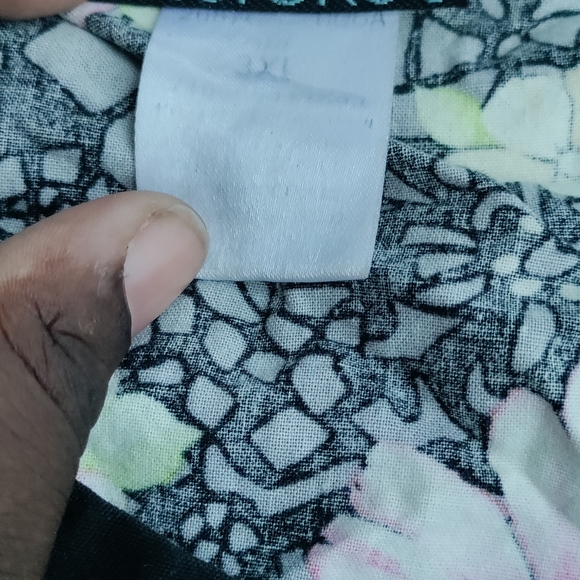 Breast Cancer Scrub Top - Picture 3 of 4